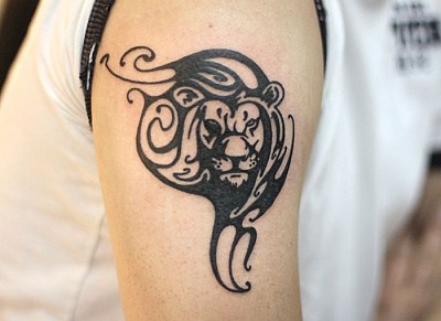 Татуировка лев контурный